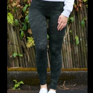 Spanx Seamless Camo Leggings - Green, Size L NWOT